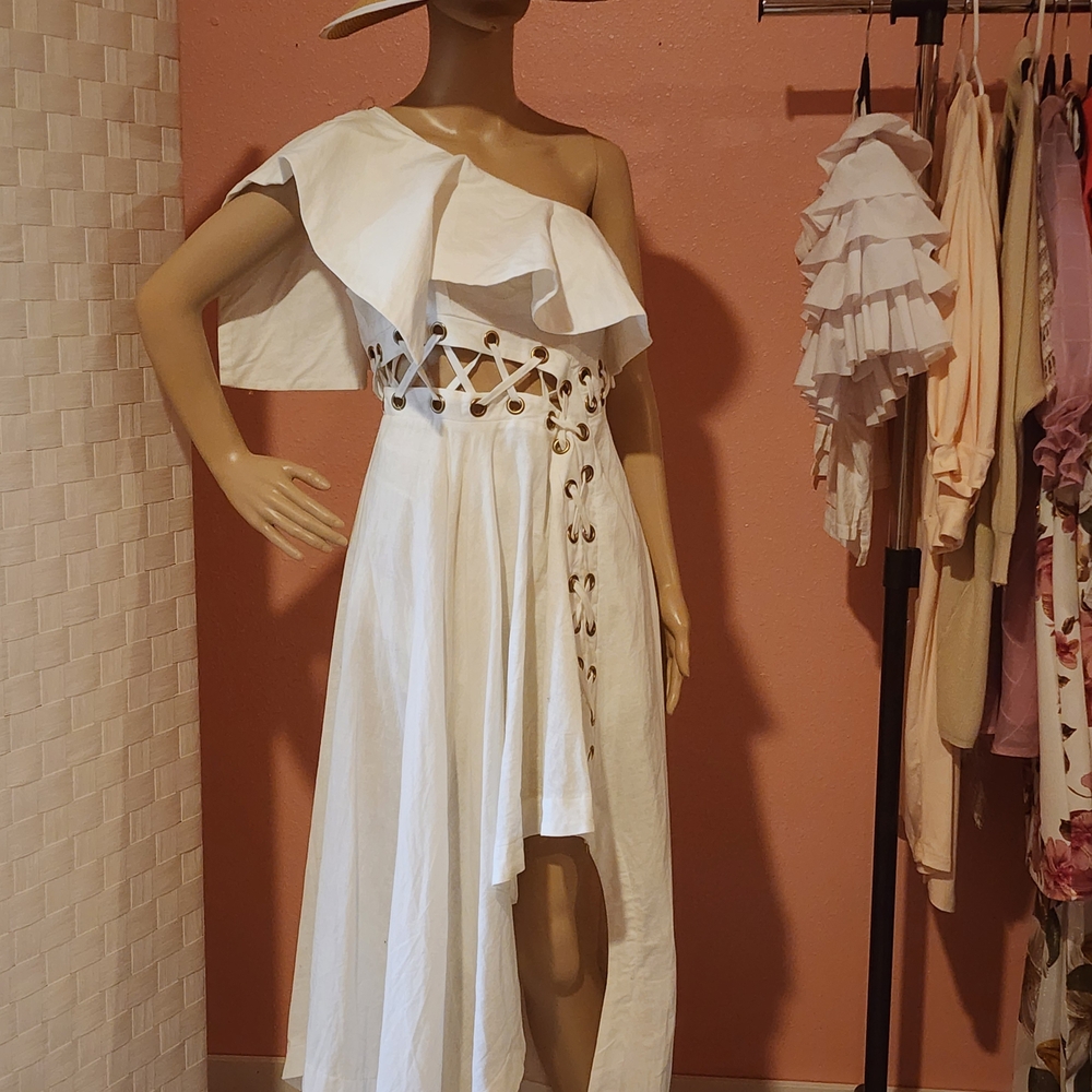 Elegant White One-Shoulder Dress